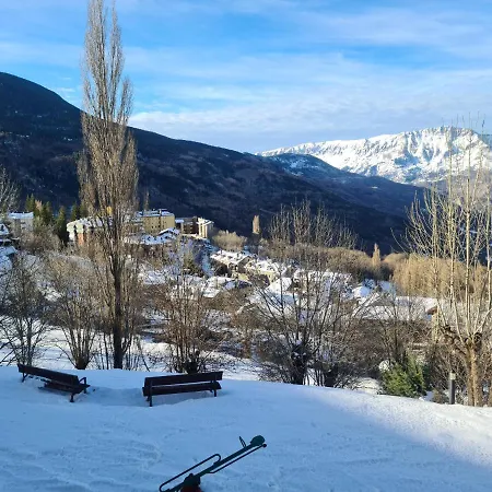 Tuhogarencerler Parking Y Taquilla En Pistas דירה