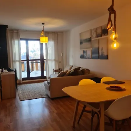 דירה Tuhogarencerler Parking Y Taquilla En Pistas *