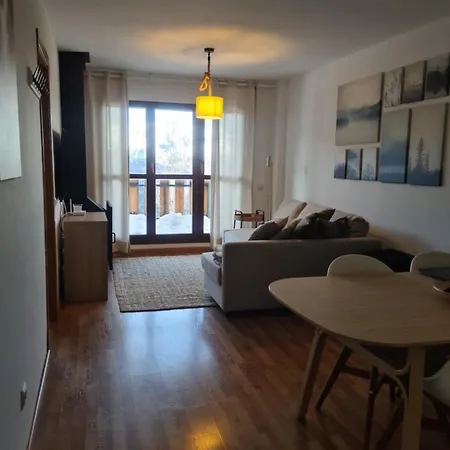 Tuhogarencerler Parking Y Taquilla En Pistas דירה